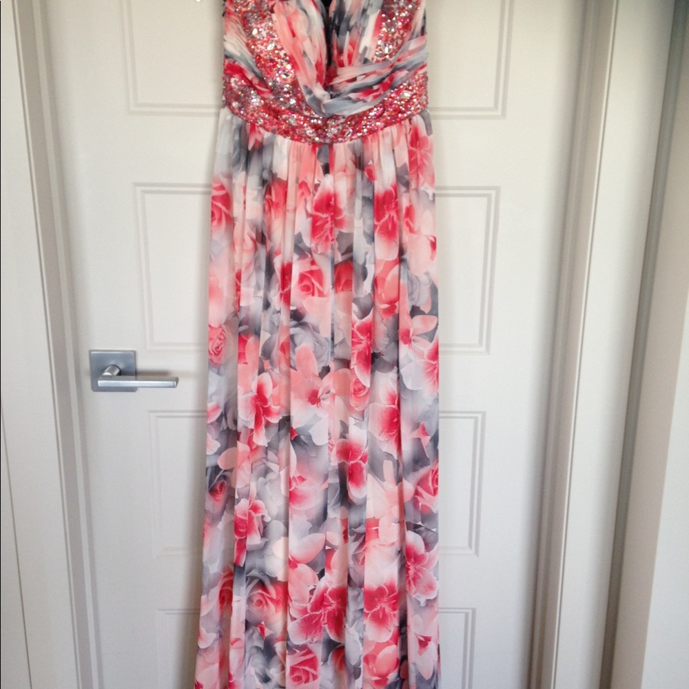 Long dresses - Picture 2 of 5